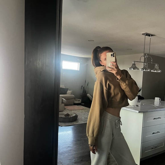 TNA CozyAF Perfect Shrunken Hoodie - Picture 2 of 3